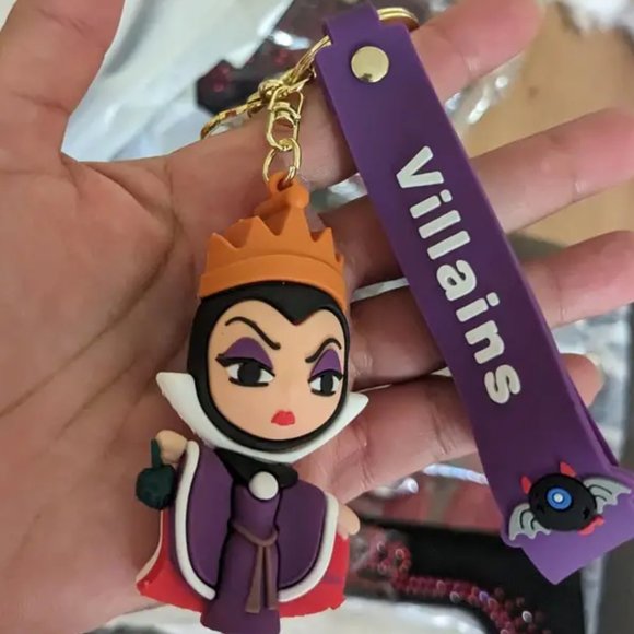 ** THE EVIL QUEEN Cartoon Action Figure Bag Cute Creative Keychain - Picture 3 of 4